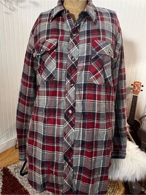 Men's Red and Gray vintage 90s northwest territory Plaid Flannel Shacket